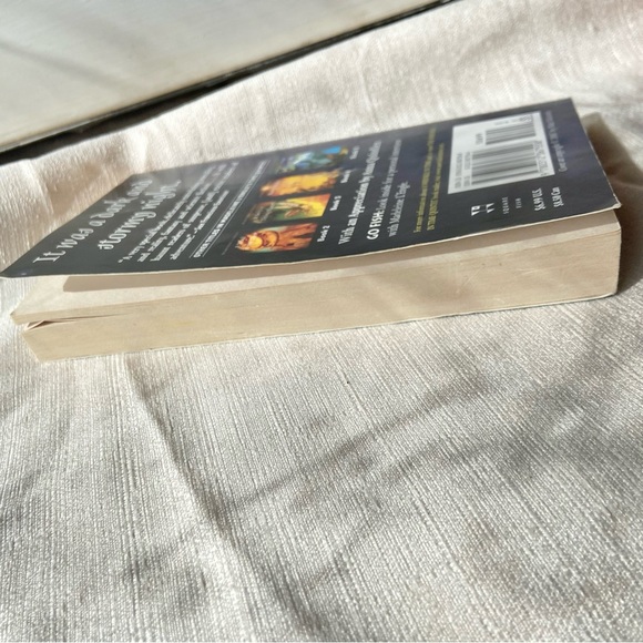 2 Books Bundle Lot Alice’s Adventures in Wonderland & A Wrinkle in Time - Picture 7 of 7